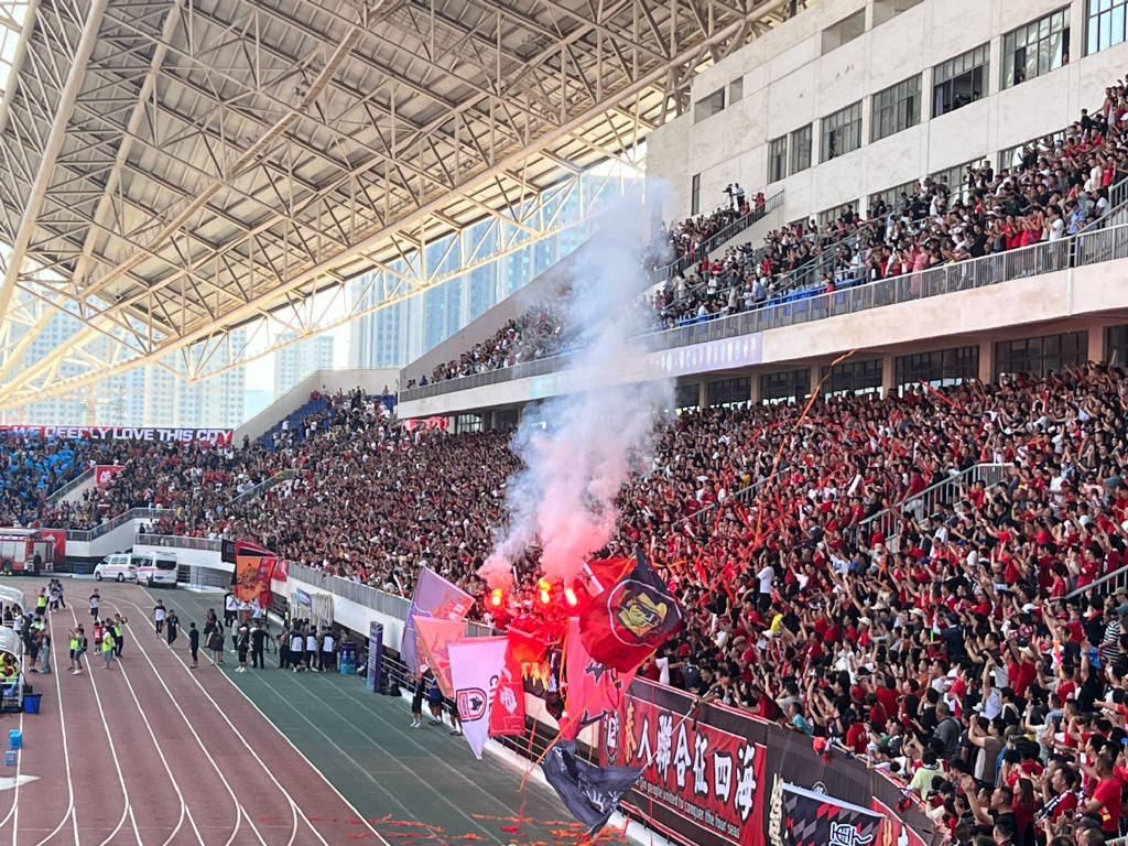 包含国际足球联赛精彩纷呈,球迷欢呼雀跃的词条 包含国际足球联赛精彩纷呈,球迷欢呼雀跃的词条