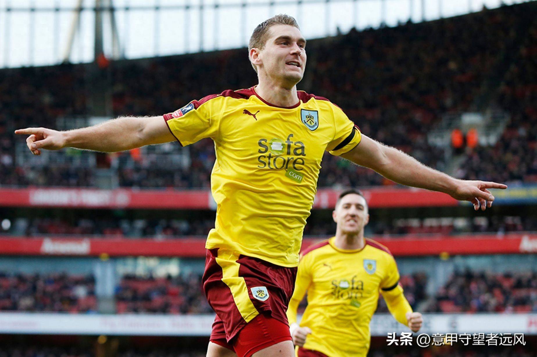 伯恩利临时主帅收获首胜,球员士气大振 伯恩利临时主帅收获首胜,球员士气大振