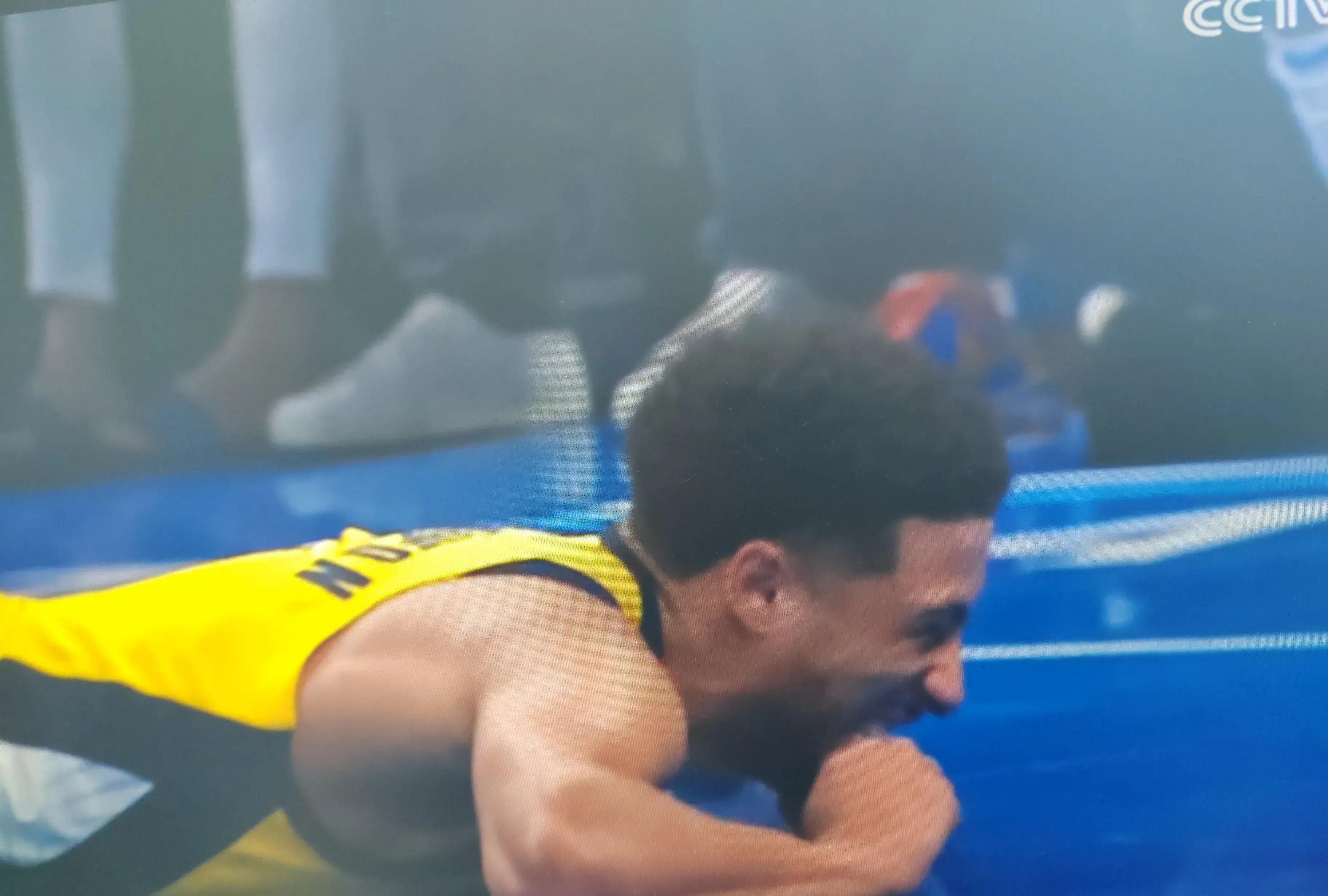 比赛中球员果断抉择,胜负已成定局 比赛中球员果断抉择,胜负已成定局