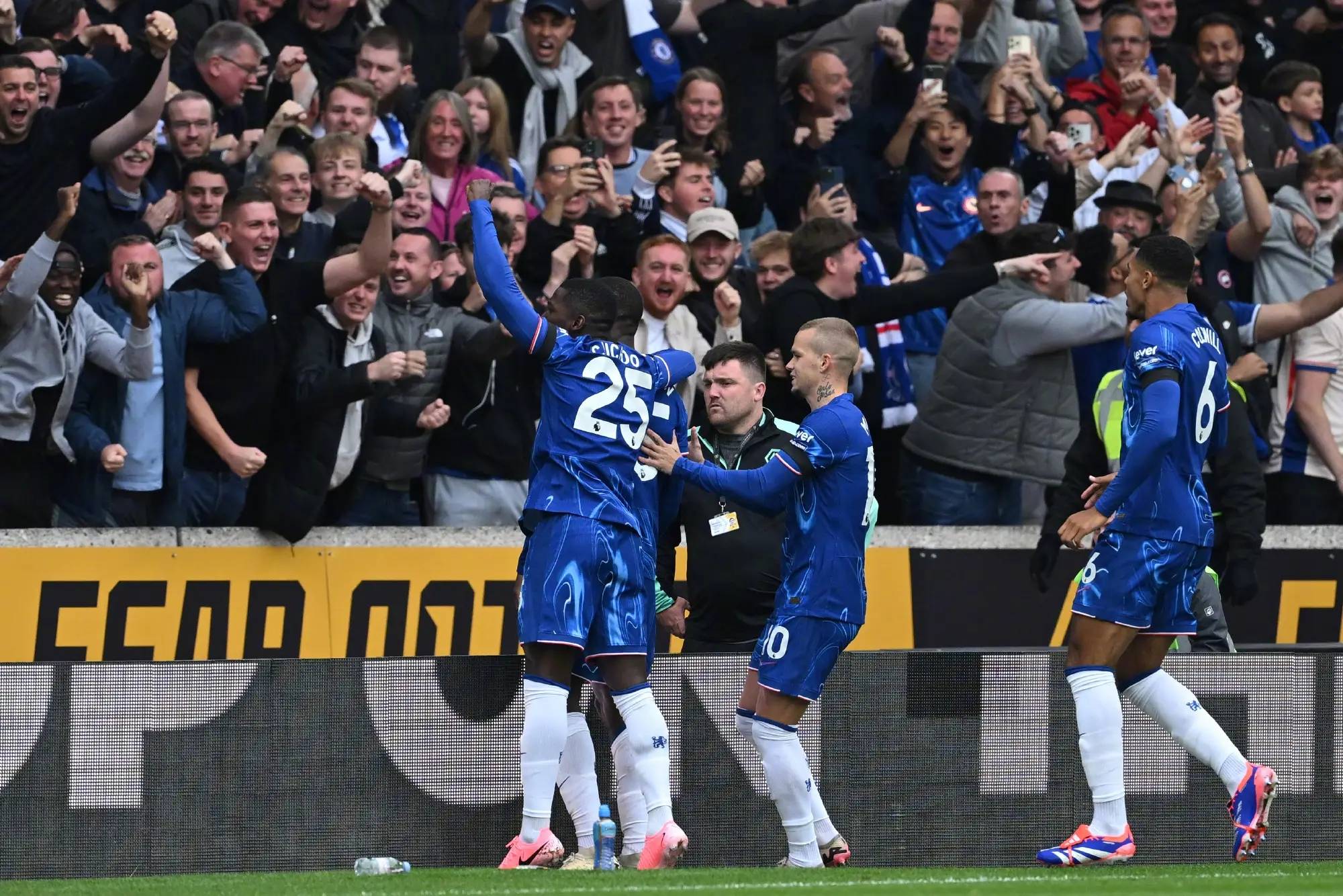 巴萨新援大放异彩，助球队逆转胜的简单介绍