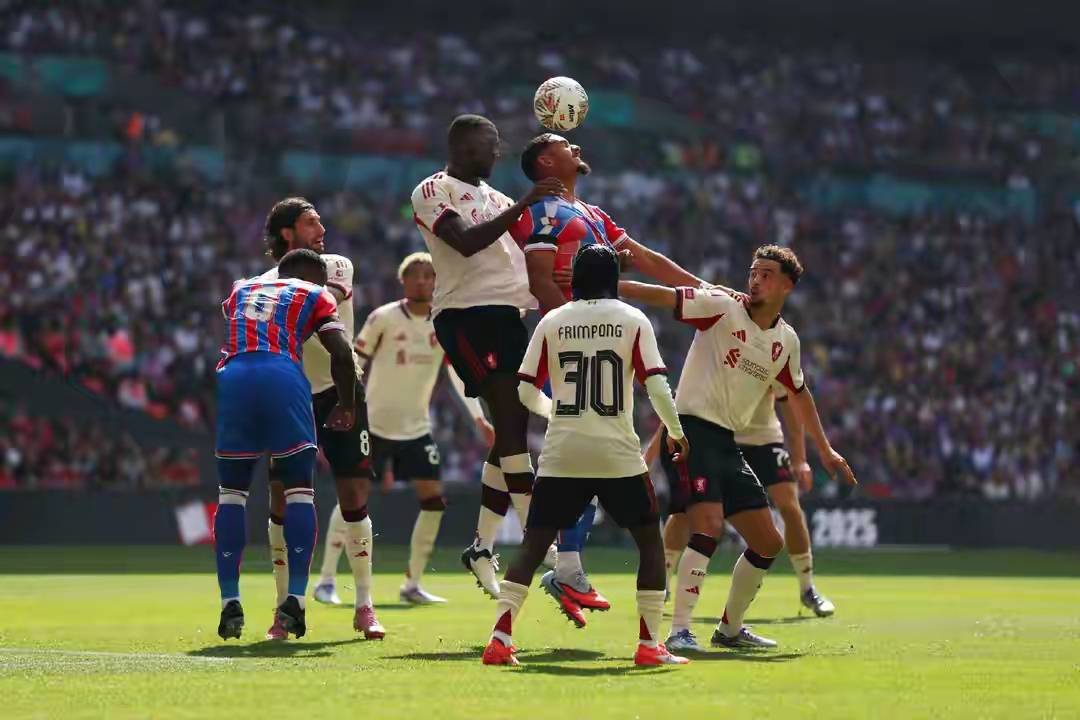 利物浦客场爆冷逆转，英超冠军形势仍悬！