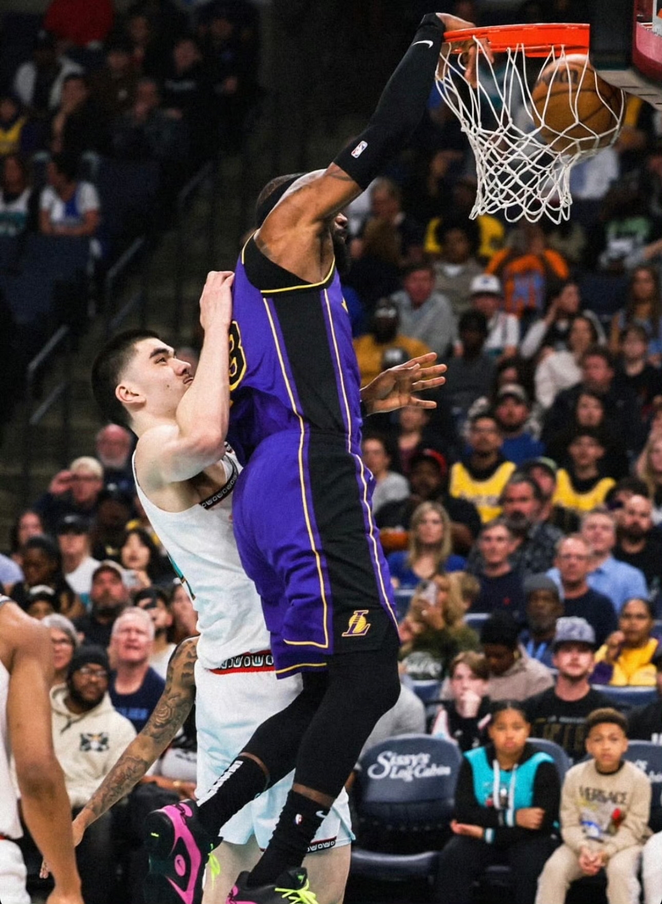 灰熊击败湖人，破除不败走势