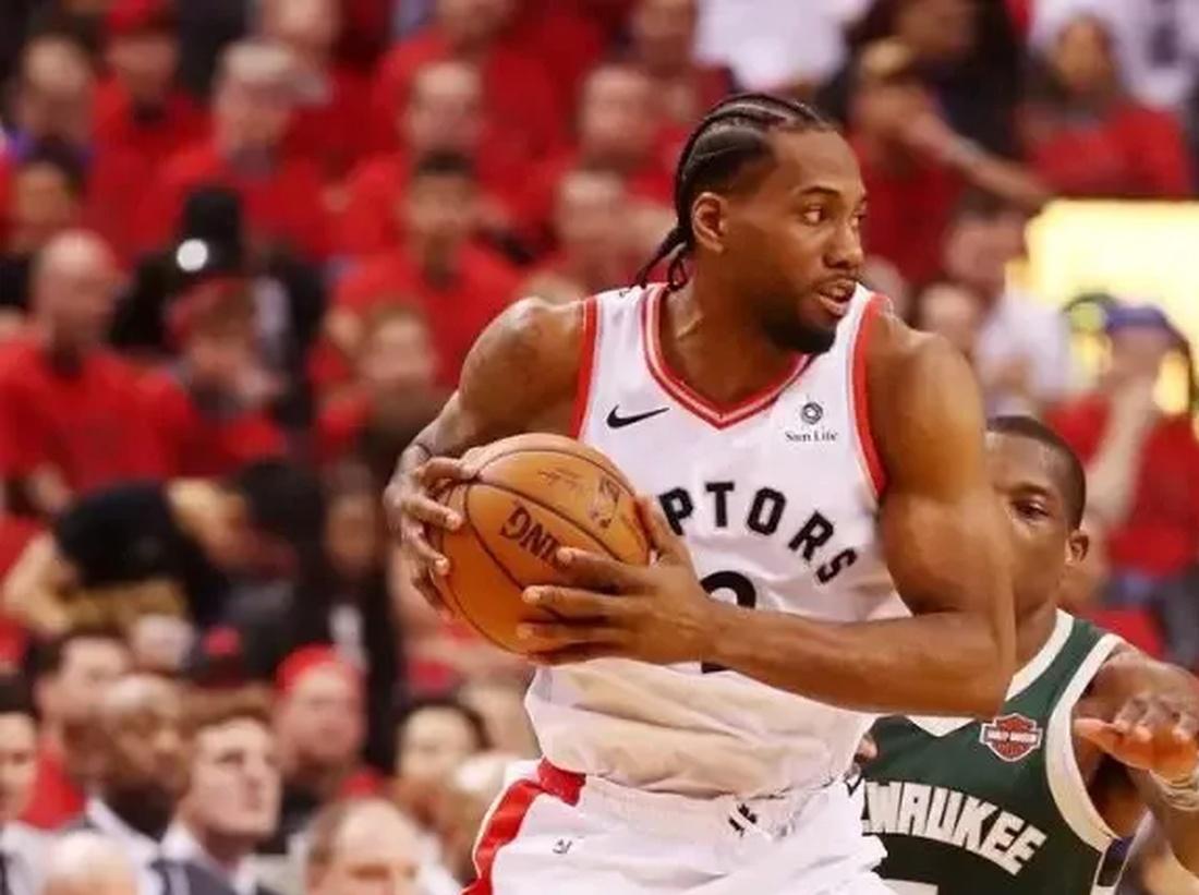 「猛龙不敌爵士,范弗利特表现出色」 「猛龙不敌爵士,范弗利特表现出色」