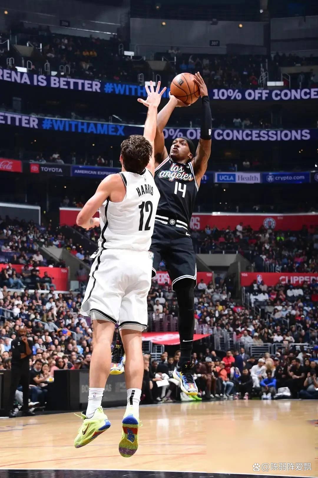 篮网苦战战胜骑士，取得胜利