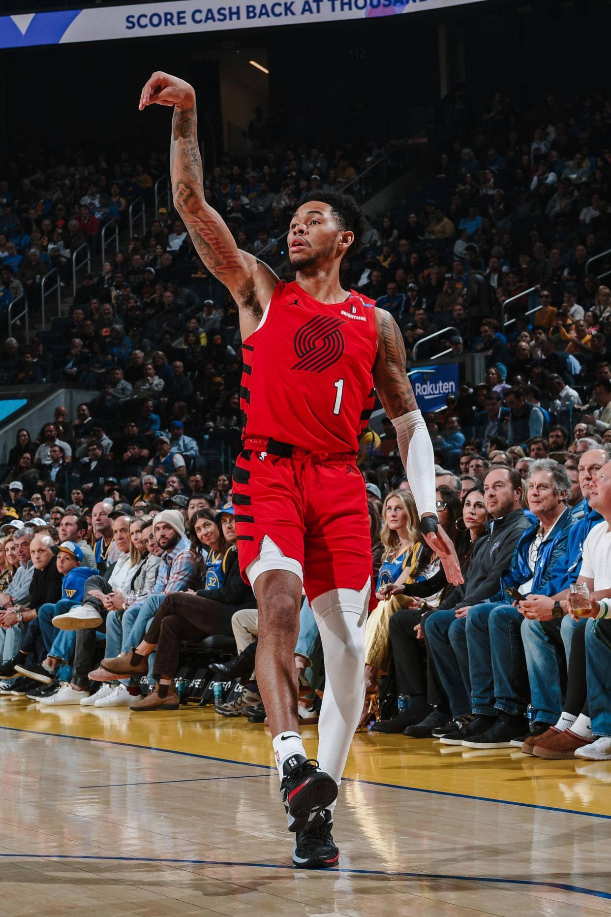 勇士重赢勇士,库里再现神迹 勇士重赢勇士,库里再现神迹