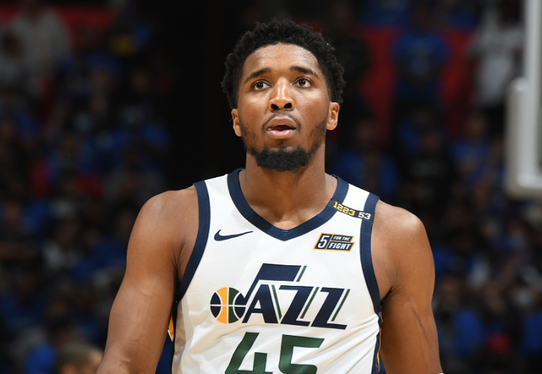 爵士逆转快船,高诺维奇背靠背爆发的简单介绍 爵士逆转快船,高诺维奇背靠背爆发的简单介绍