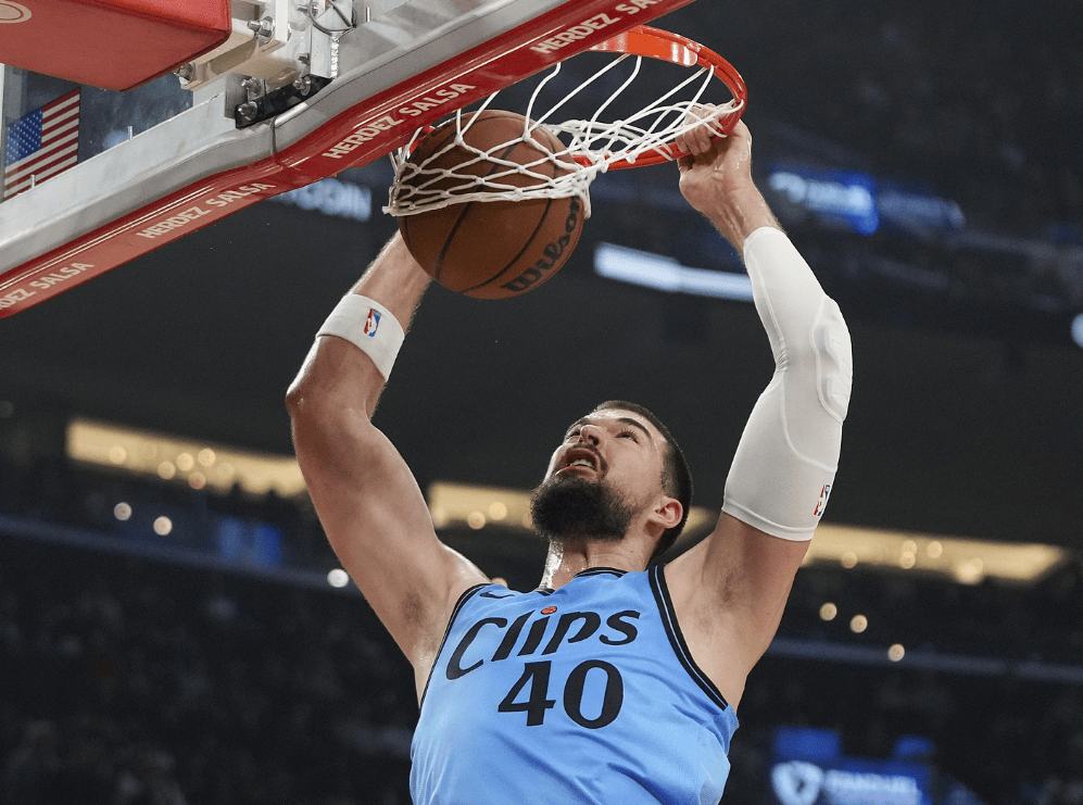 爵士逆转快船,高诺维奇背靠背爆发的简单介绍 爵士逆转快船,高诺维奇背靠背爆发的简单介绍