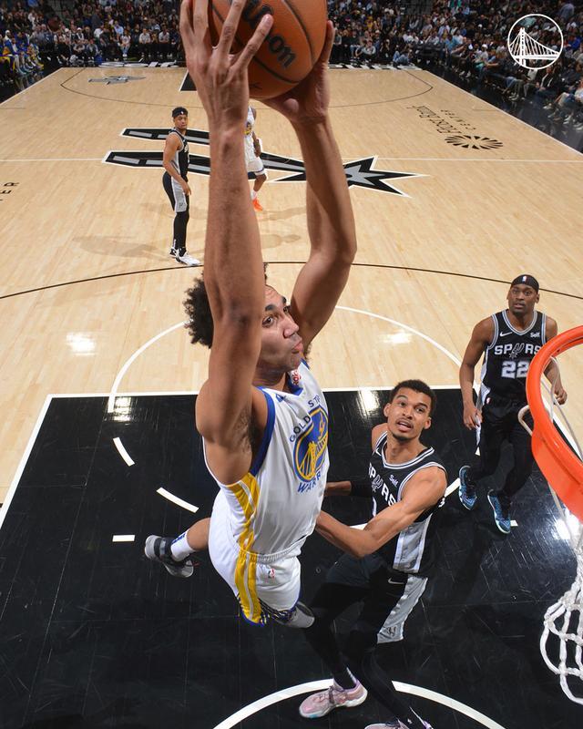 马刺逆转马刺,取得四连胜 马刺逆转马刺,取得四连胜