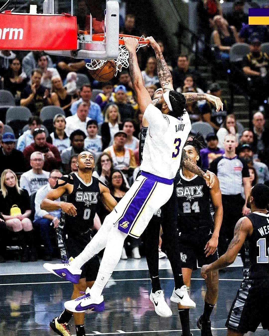 马刺逆转马刺,取得四连胜 马刺逆转马刺,取得四连胜