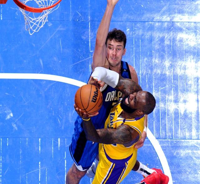 湖人遭遇三连败，面临危机