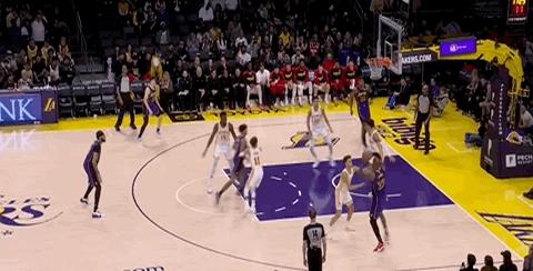 湖人惨败老鹰,詹姆斯砍下31分 湖人惨败老鹰,詹姆斯砍下31分