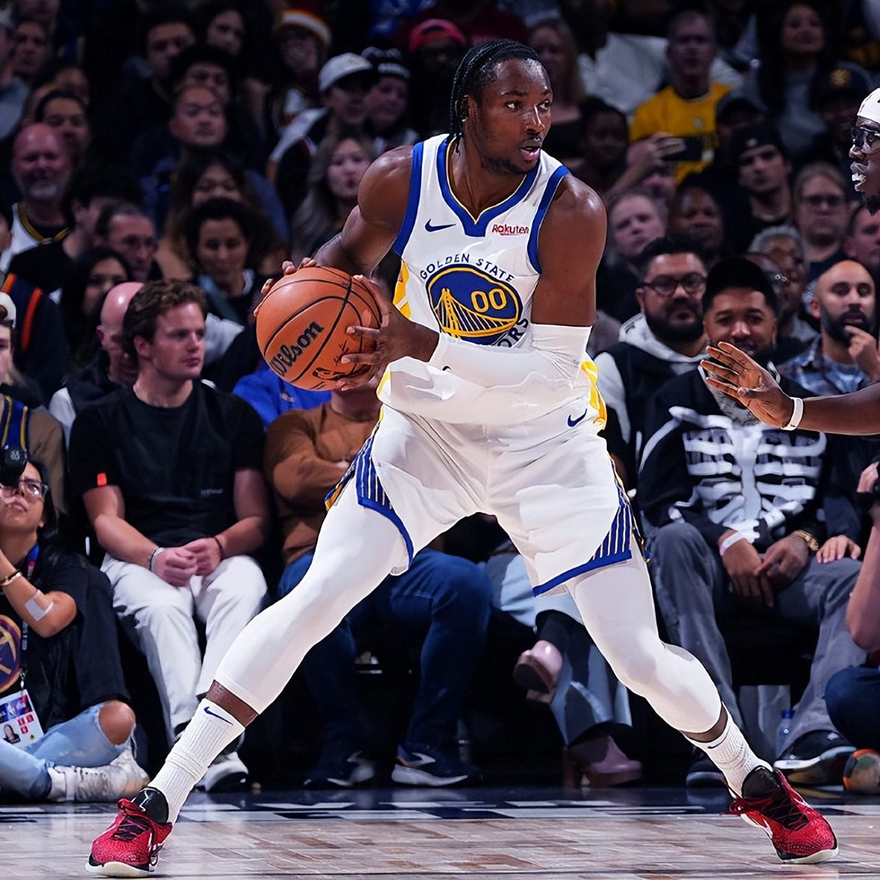 开拓者客场惊险战胜爵士