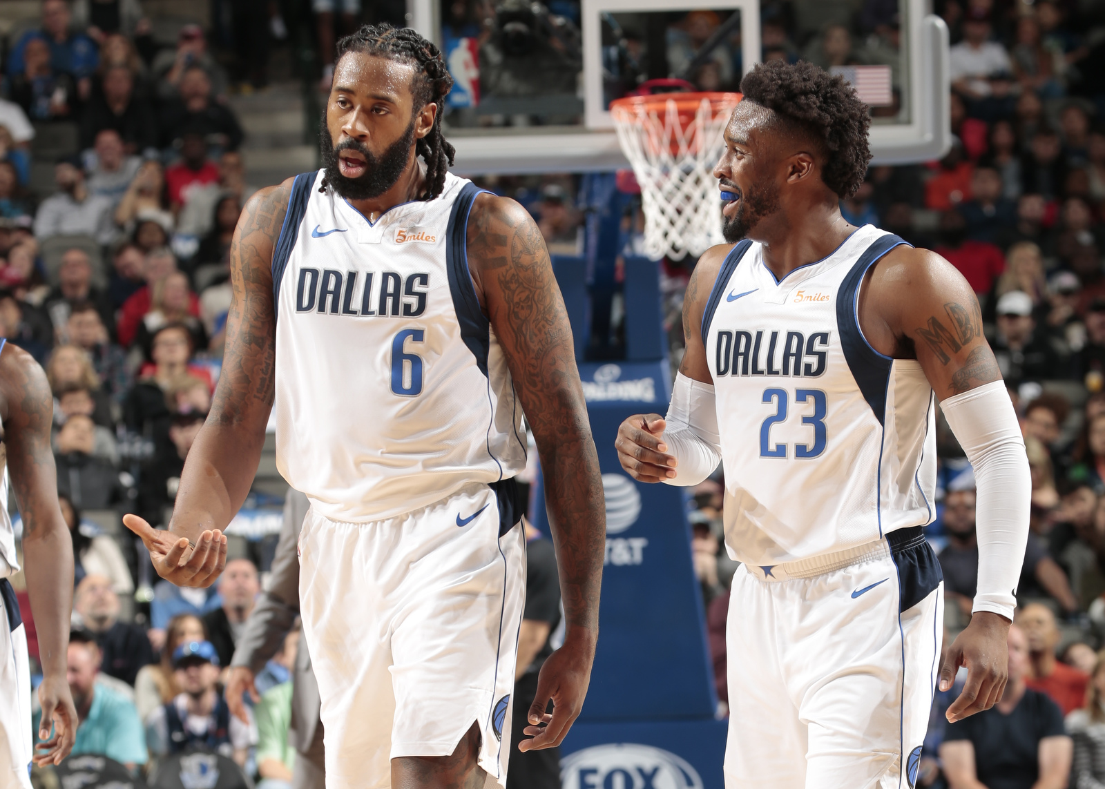 独行侠击败篮网，小乔丹抢板统治内线