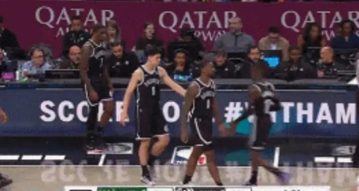 雄鹿大胜篮网，提前晋级季后赛