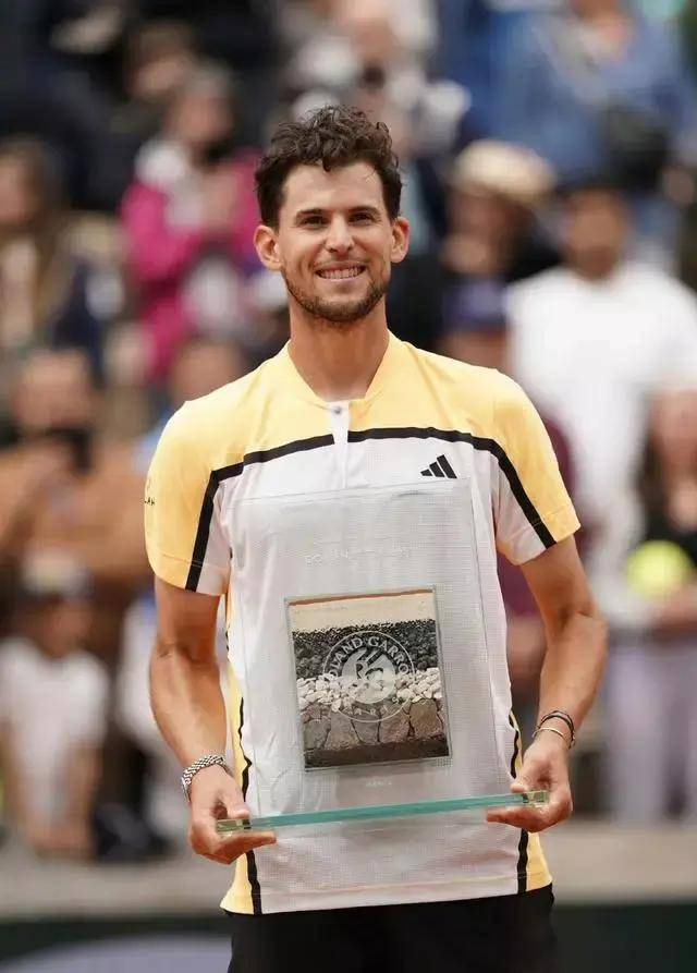 西班牙网球队险胜世界网球队，瓦林卡一己之力扛起全队的简单介绍