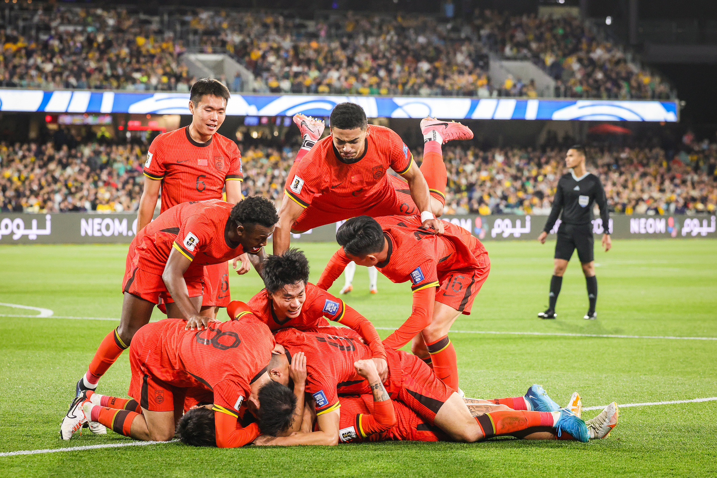 印尼队逆转法国队，李梓嘉点燃赛场